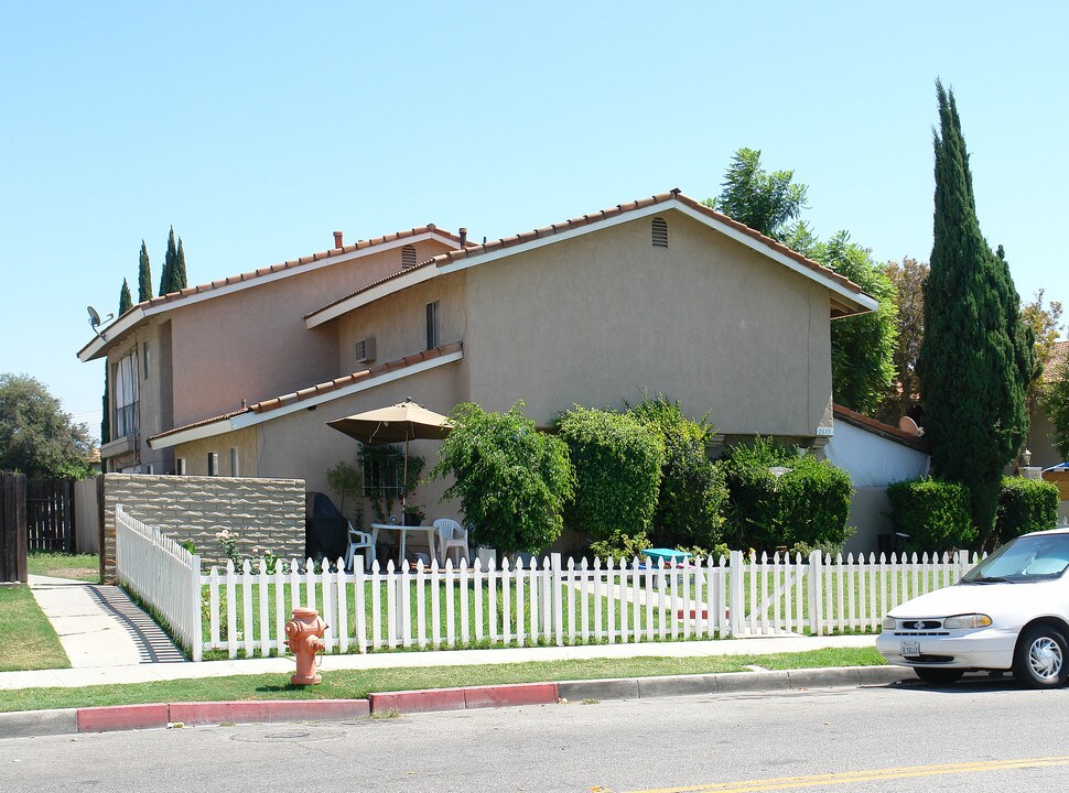 2075 N Park Ln in Orange, CA - Building Photo