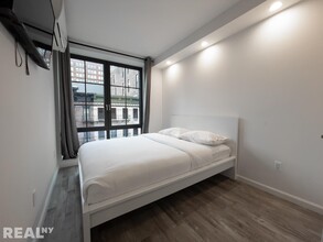 433 W 53rd St in New York, NY - Building Photo - Building Photo