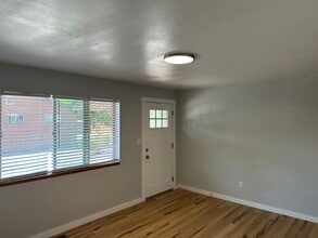 345 E 100 S, Unit #5 in Moab, UT - Foto de edificio - Building Photo