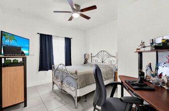 1741 NW 68th St in Miami, FL - Building Photo - Building Photo
