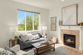 1877 16th Ln NE in Issaquah, WA - Building Photo - Building Photo