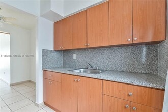 934 Meridian Ave in Miami Beach, FL - Building Photo - Building Photo