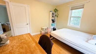 21 Hammond Pond Pkwy in Newton, MA - Building Photo - Building Photo