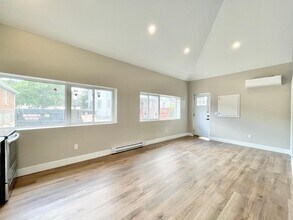 111 McAlpine Ave S in Welland, ON - Building Photo - Building Photo