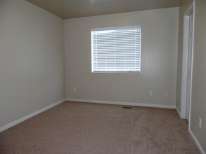 3948 W 5325 S in Roy, UT - Foto de edificio - Building Photo