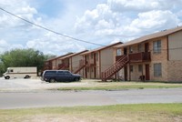 Reagan Road Apartments in Beeville, TX - Foto de edificio - Building Photo