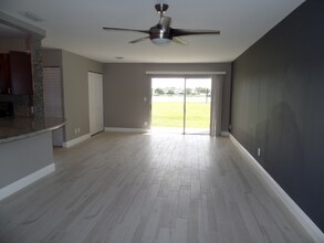 3421 NW 44th St in Lauderdale Lakes, FL - Building Photo - Building Photo