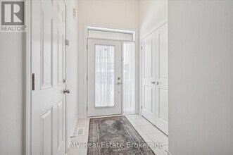 18 Gauley Dr in Fergus, ON - Building Photo - Building Photo