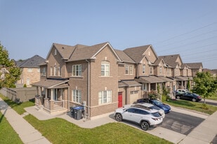 102 Bonnie Braes Dr in Brampton, ON - Building Photo