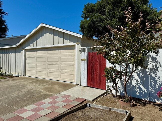 3805 Pacific Blvd in San Mateo, CA - Building Photo - Building Photo