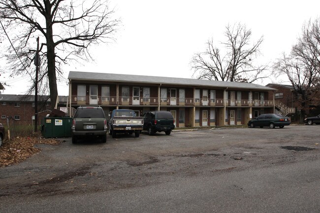 3204 E Indian Trl in Louisville, KY - Foto de edificio - Building Photo