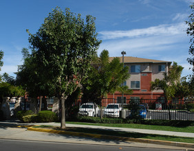 Beaumont Terrace Co-op in Beaumont, CA - Foto de edificio - Building Photo