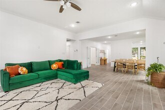 16011 Country Bend Rd in Houston, TX - Building Photo - Building Photo