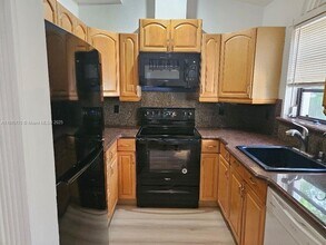 1419 Crest Dr in Lake Worth Beach, FL - Building Photo - Building Photo