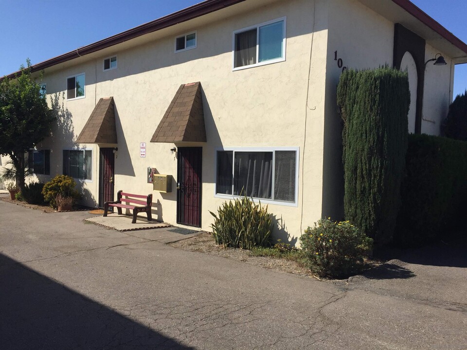 10034 River St in Lakeside, CA - Foto de edificio