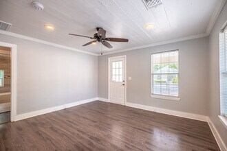 2100 E 2nd St in Austin, TX - Building Photo - Building Photo