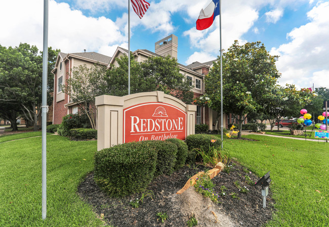 Redstone Apartments photo'