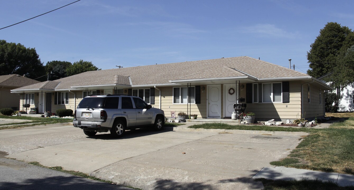 105-110 Aberdeen St in Gretna, NE - Building Photo