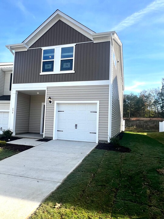 639 Rolling Flds Dr in Graham, NC - Building Photo