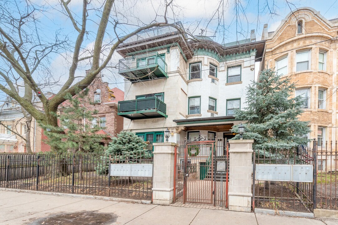 4518 N Sheridan Rd in Chicago, IL - Building Photo