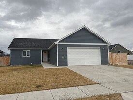 700 Pierre St in Belgrade, MT - Building Photo