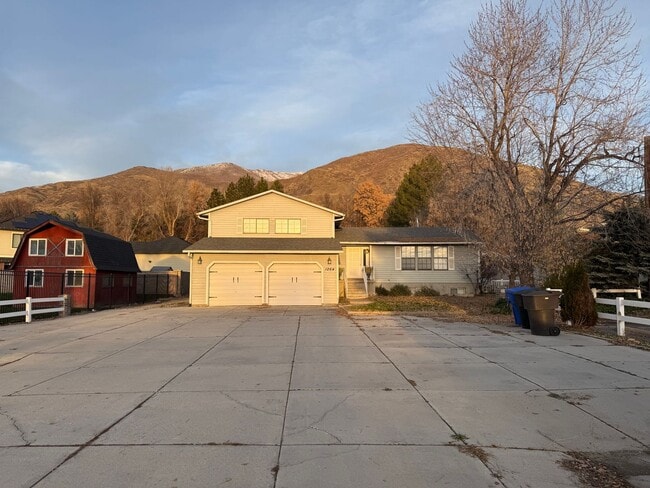 1264 N Main St in Farmington, UT - Building Photo - Building Photo