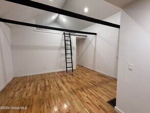 479 2nd St-Unit -3 in Troy, NY - Foto de edificio - Building Photo