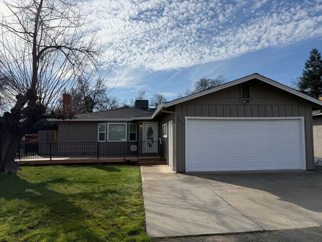 property at 1605 Oakdale Ln