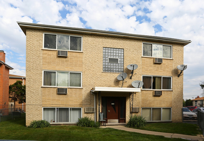 9660 Golf Ter in Des Plaines, IL - Building Photo - Building Photo