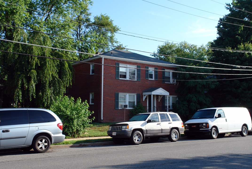 308 S Maple Ave in Falls Church, VA - Building Photo