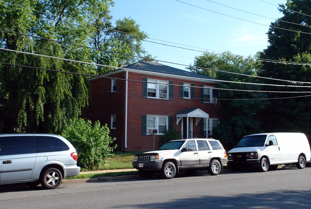 308 S Maple Ave in Falls Church, VA - Foto de edificio