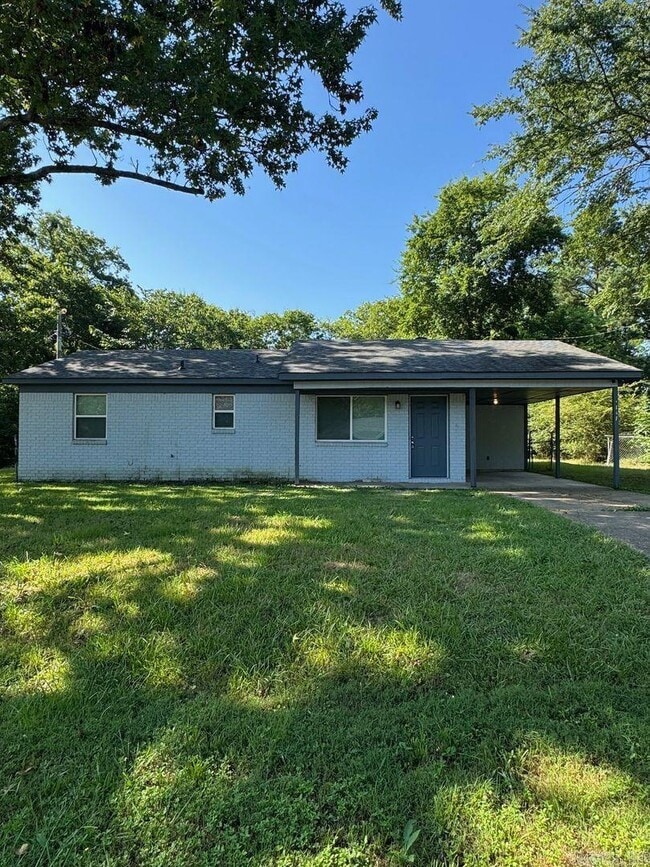 property at 2857 Lakeland Dr