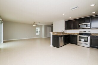 8548 Silverbell Loop in Brooksville, FL - Foto de edificio - Building Photo