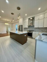 84 Grove St in Somerville, NJ - Building Photo - Building Photo