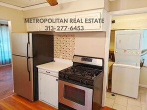 5839 Helen St in Garden City, MI - Building Photo - Building Photo