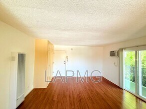 2707 Pomeroy Ave in Los Angeles, CA - Foto de edificio - Building Photo