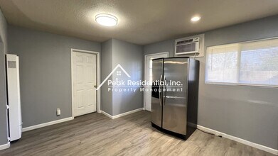 5912 Del Campo Ln in Carmichael, CA - Building Photo - Building Photo