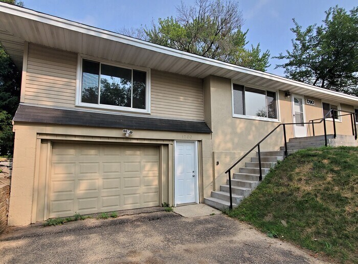1760 City Heights Dr in St. Paul, MN - Building Photo