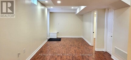 2 Michelle Dr in Vaughan, ON - Building Photo - Building Photo