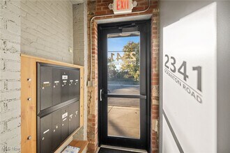 2341 Scranton Rd in Cleveland, OH - Foto de edificio - Building Photo