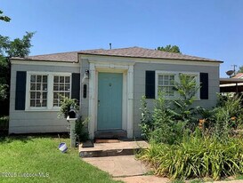 2411 30th St in Lubbock, TX - Building Photo