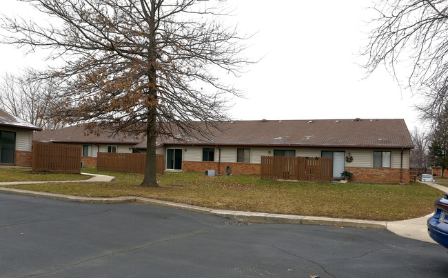 Elwood Arms in Elwood, IN - Foto de edificio - Building Photo