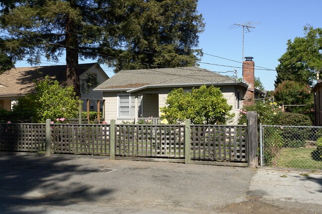 93 Amherst Ave in Menlo Park, CA - Foto de edificio - Building Photo