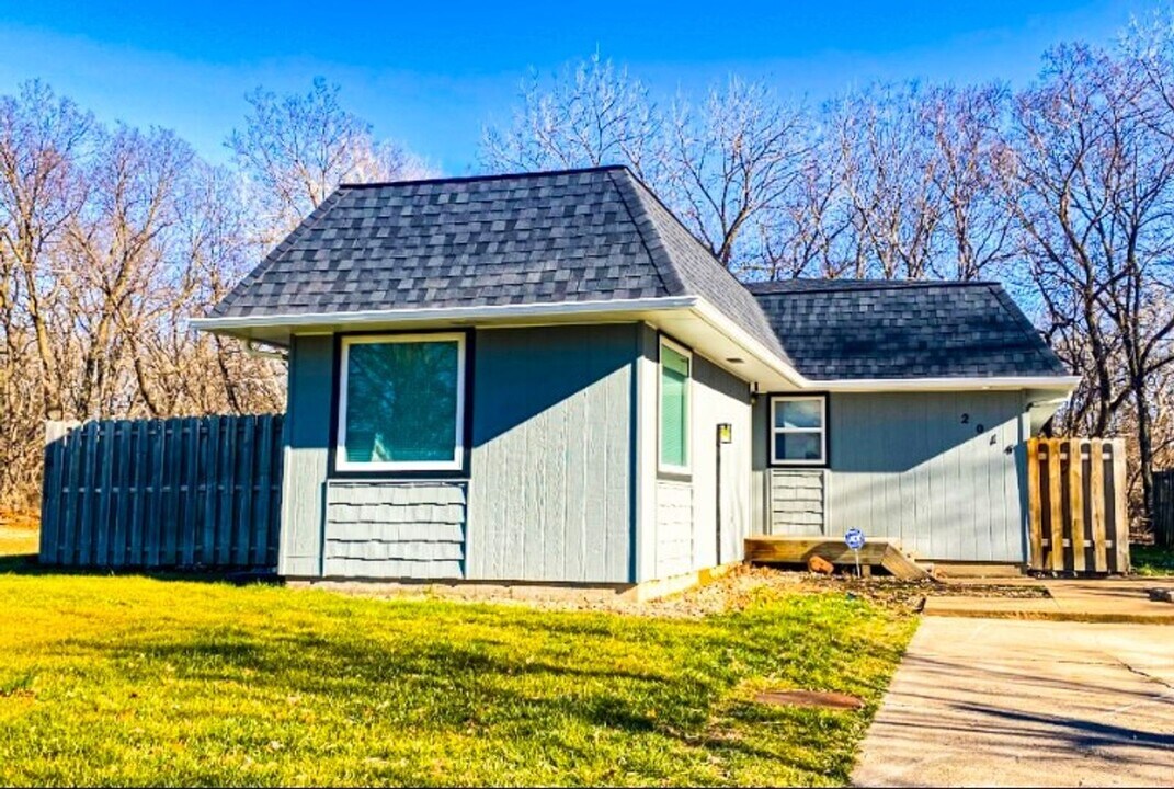 2014 Timber Creek Dr in Manhattan, KS - Building Photo