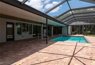 14562 Riverside Dr in Ft. Myers, FL - Building Photo - Building Photo
