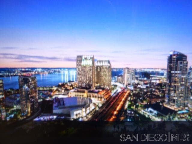 100 W Harbor Dr in San Diego, CA - Building Photo - Building Photo