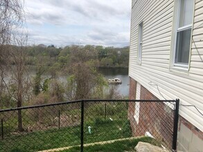 277 Laurel Hill Ave, Unit Floor 2 in Norwich, CT - Building Photo - Building Photo