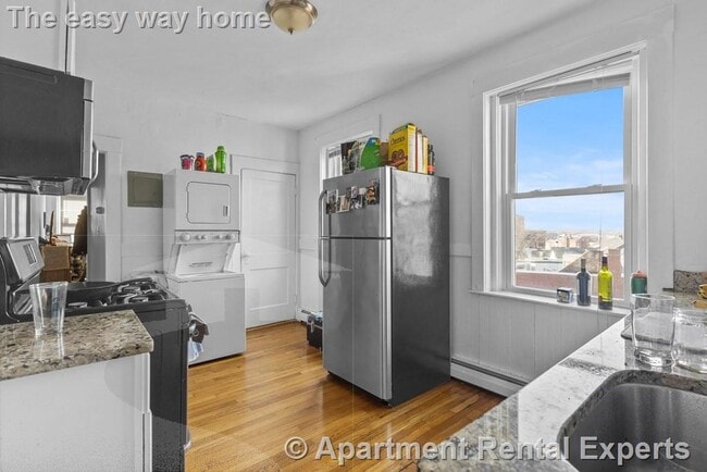 489 E Broadway, Unit #3 in Boston, MA - Building Photo - Building Photo