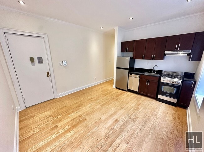 West 11th Street in New York, NY - Building Photo - Building Photo