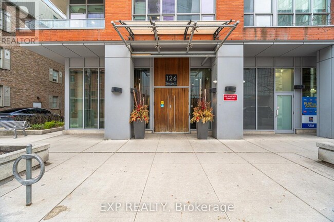 126 Simcoe St in Toronto, ON - Building Photo - Building Photo